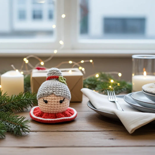 Mrs. Claus Amigurumi Ornament – The Heart of the Holidays 👵🎄